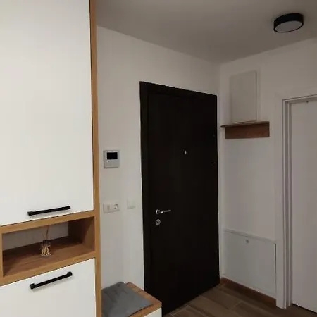 Danica Apartamento Pale